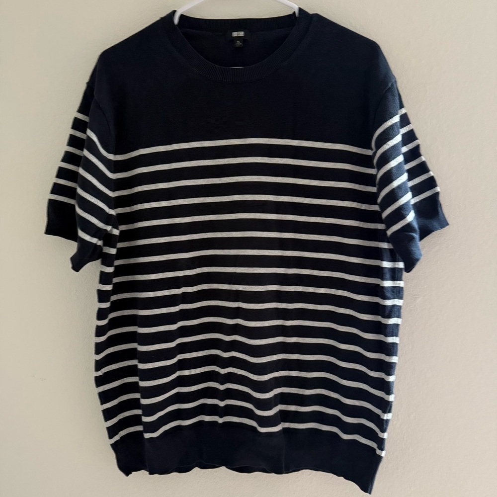 Uniqlo Black and White Crewneck Sweater Shirt Size XL